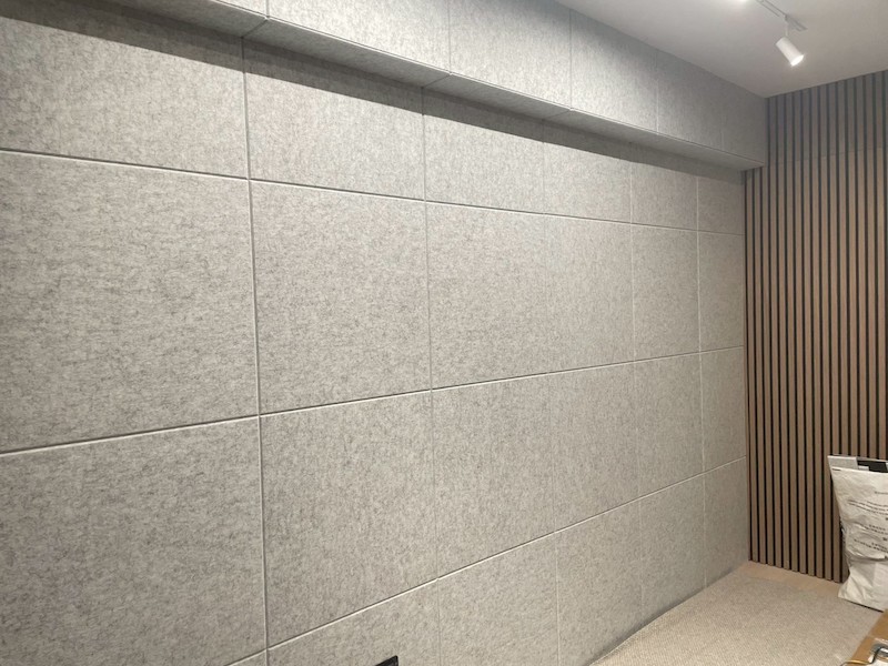 石膏板表面完成 MUTEE 吸隔音板貼附